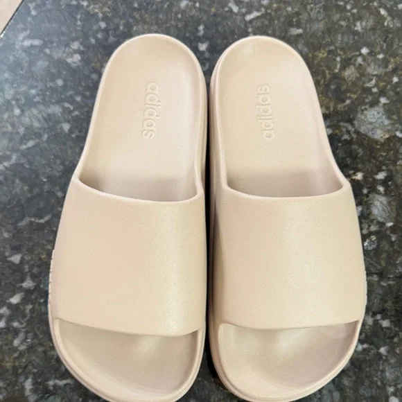 Men’s adidas Nude Beige Slip-On Platform Slides - Picture 3 of 4